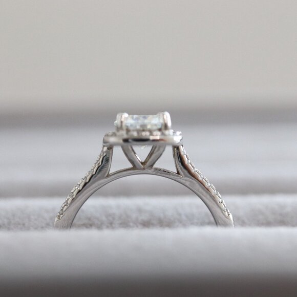 S925 1ct Clear Moissanite Diamond Halo Style Engagement Ring Sterling Silver - Picture 6 of 6